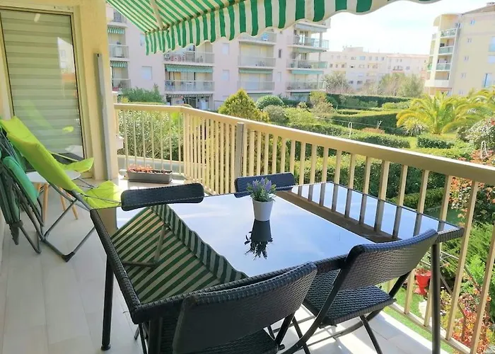 Palais Royal, Plages A Pied, Centre St Raphael